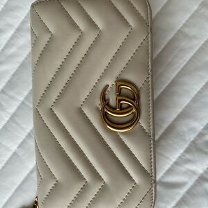 Authentic Gucci, Marmont, messenger, bag in cream leather ,.